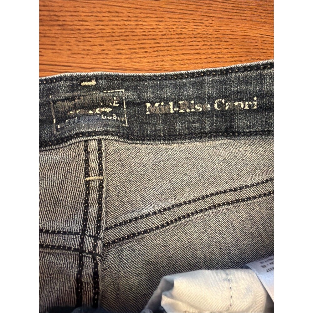 Levi Strauss Signature Women's Mid Rise Capri Size 8 Medium Wash Denim Jeans - Picture 5 of 11